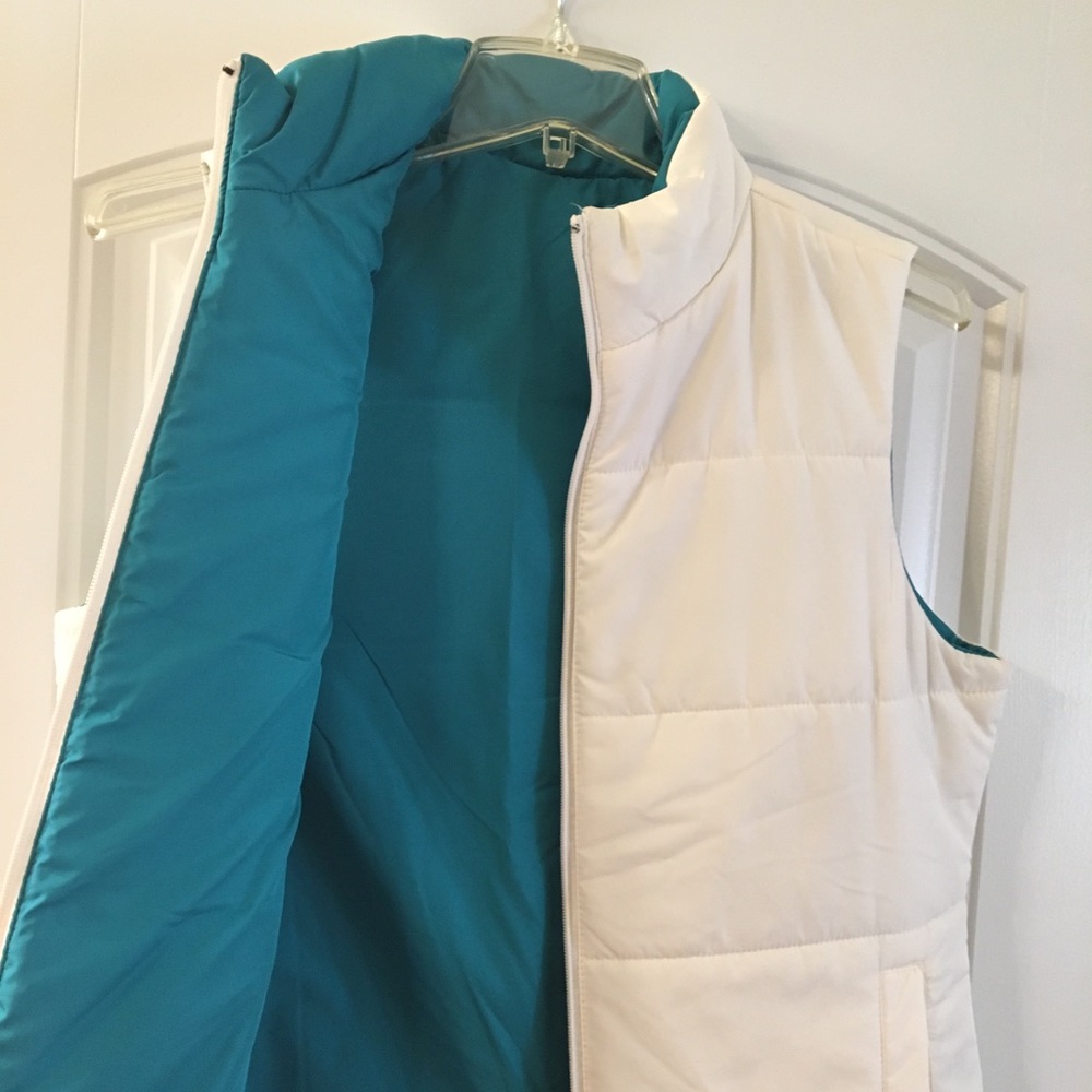 Reversible puffer vest! - Picture 2 of 5